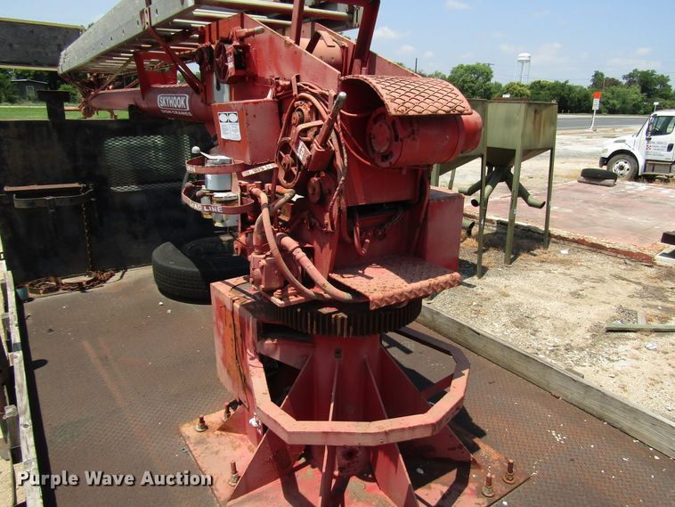 image for item DG1273 1991 GMC TopKick C6500 bucket truck