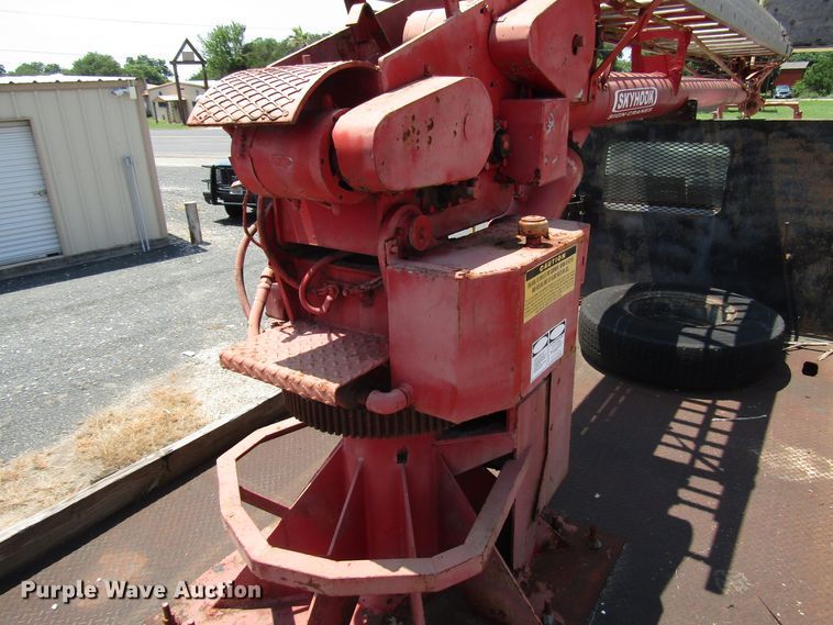 image for item DG1273 1991 GMC TopKick C6500 bucket truck