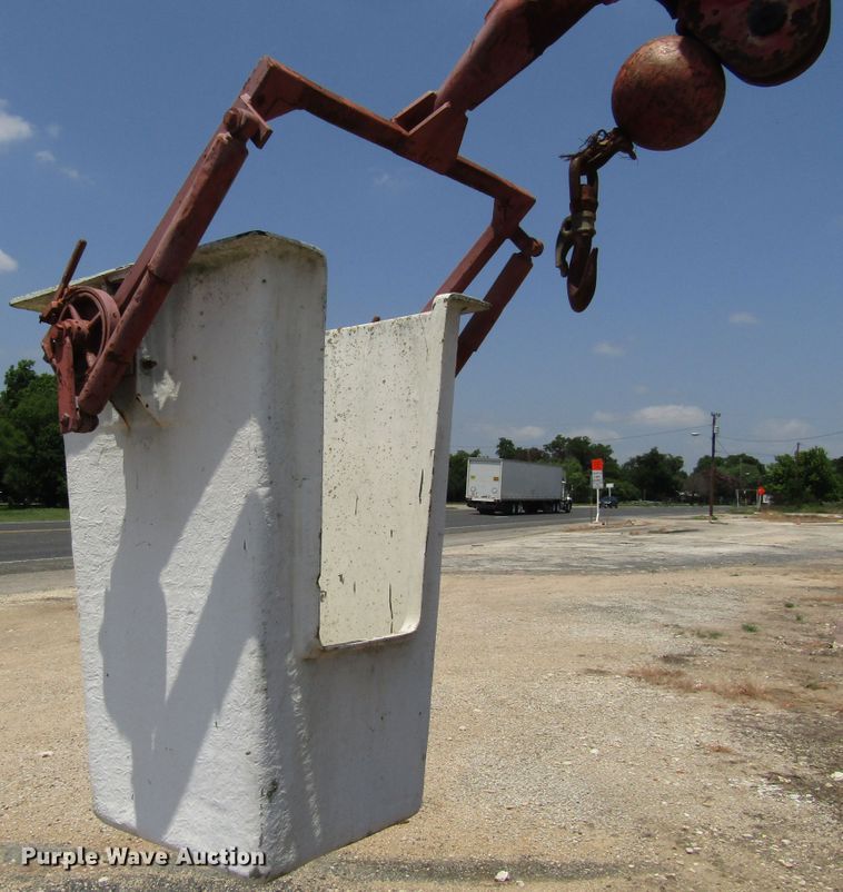 image for item DG1273 1991 GMC TopKick C6500 bucket truck