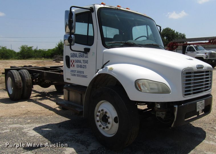 image for item DG1274 2007 Freightliner Business Class M2 truck cab and chassis
