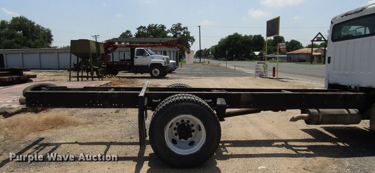 image for item DG1274 2007 Freightliner Business Class M2 truck cab and chassis