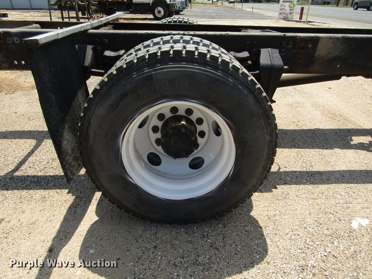 image for item DG1274 2007 Freightliner Business Class M2 truck cab and chassis