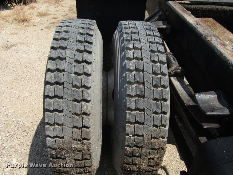 image for item DG1274 2007 Freightliner Business Class M2 truck cab and chassis