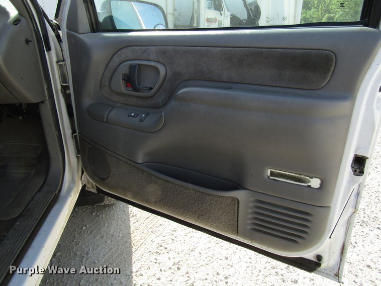 image for item DG1283 1998 GMC Sierra 2500 Ext. Cab pickup truck