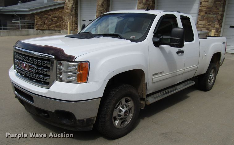 image for item DG1304 2013 GMC Sierra 2500HD Ext. Cab pickup truck
