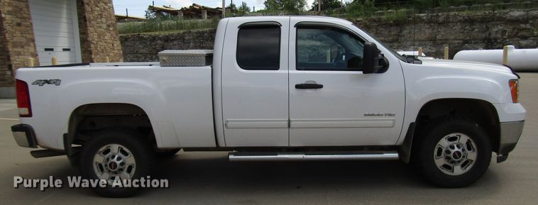 image for item DG1304 2013 GMC Sierra 2500HD Ext. Cab pickup truck