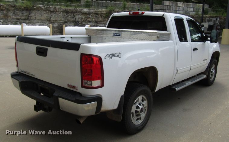 image for item DG1304 2013 GMC Sierra 2500HD Ext. Cab pickup truck