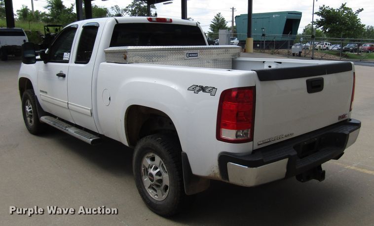 image for item DG1304 2013 GMC Sierra 2500HD Ext. Cab pickup truck