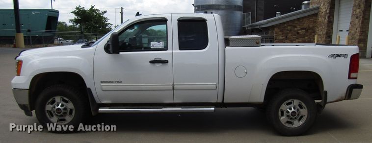 image for item DG1304 2013 GMC Sierra 2500HD Ext. Cab pickup truck