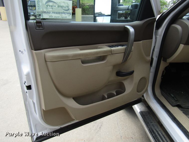 image for item DG1304 2013 GMC Sierra 2500HD Ext. Cab pickup truck