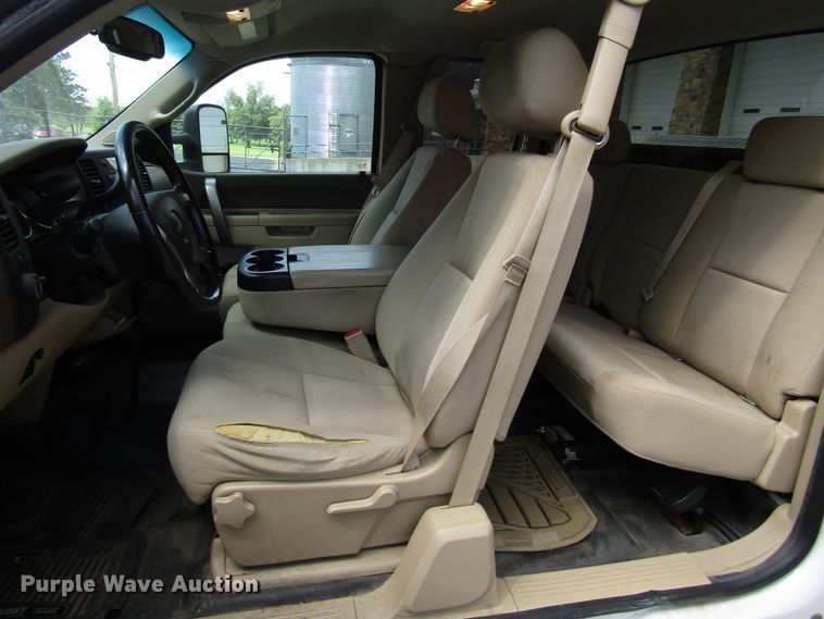 image for item DG1304 2013 GMC Sierra 2500HD Ext. Cab pickup truck