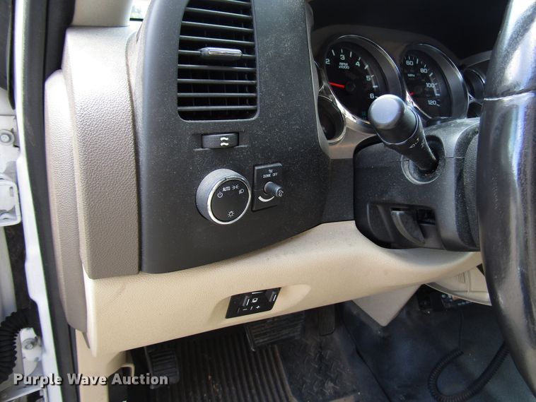 image for item DG1304 2013 GMC Sierra 2500HD Ext. Cab pickup truck