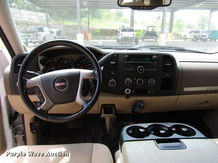 image for item DG1304 2013 GMC Sierra 2500HD Ext. Cab pickup truck