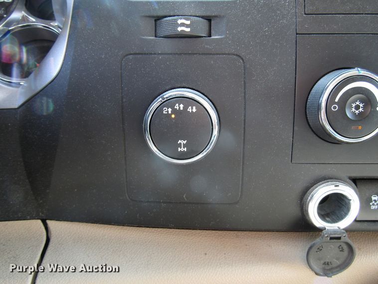 image for item DG1304 2013 GMC Sierra 2500HD Ext. Cab pickup truck