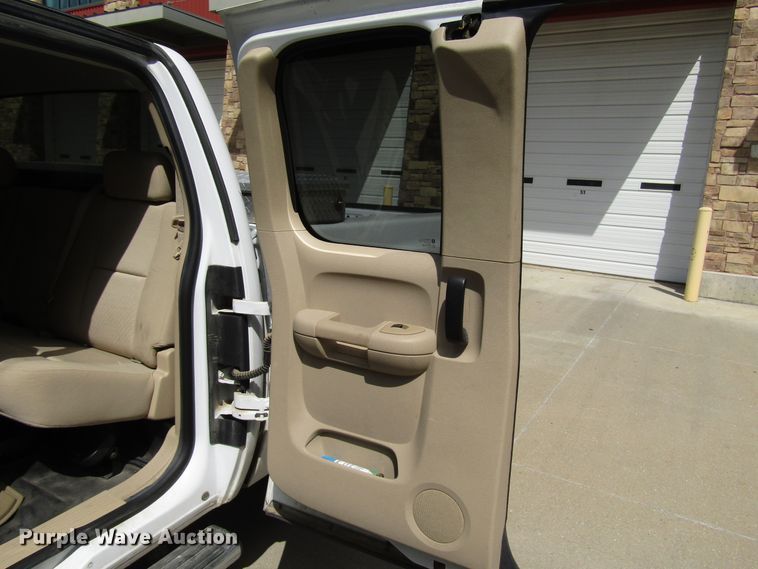 image for item DG1304 2013 GMC Sierra 2500HD Ext. Cab pickup truck