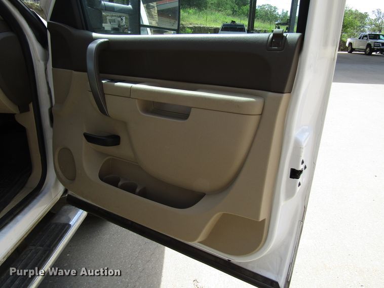 image for item DG1304 2013 GMC Sierra 2500HD Ext. Cab pickup truck