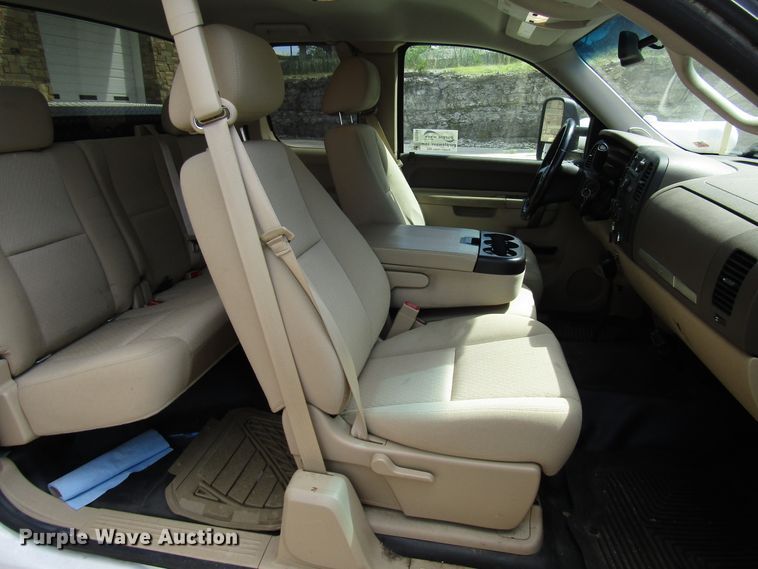 image for item DG1304 2013 GMC Sierra 2500HD Ext. Cab pickup truck