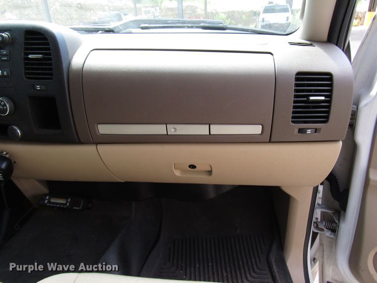 image for item DG1304 2013 GMC Sierra 2500HD Ext. Cab pickup truck