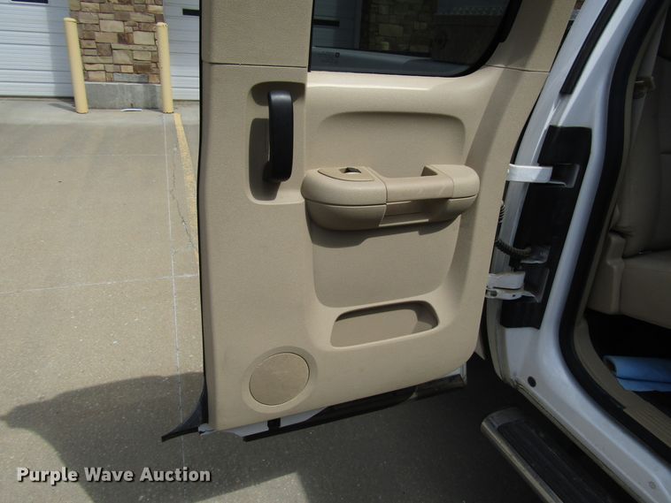 image for item DG1304 2013 GMC Sierra 2500HD Ext. Cab pickup truck