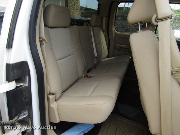 image for item DG1304 2013 GMC Sierra 2500HD Ext. Cab pickup truck