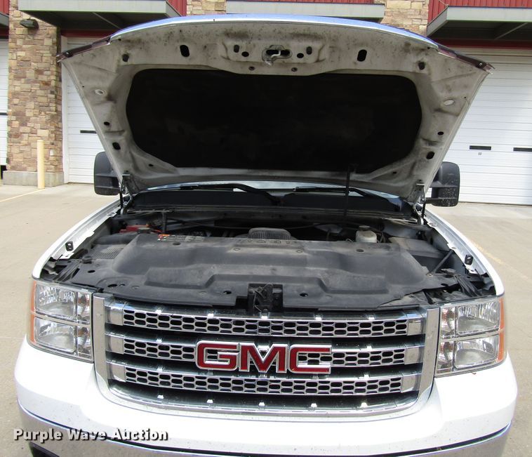 image for item DG1304 2013 GMC Sierra 2500HD Ext. Cab pickup truck