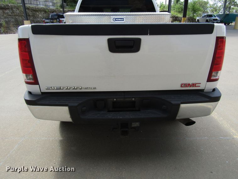 image for item DG1304 2013 GMC Sierra 2500HD Ext. Cab pickup truck
