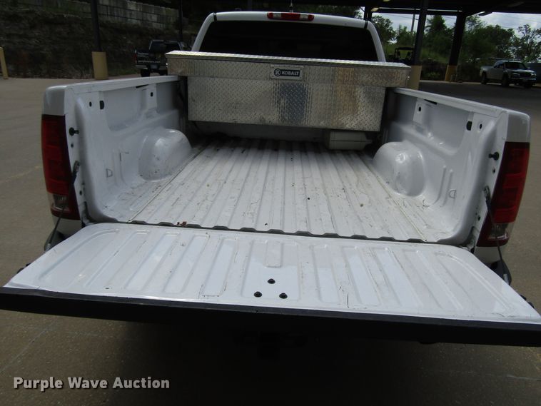 image for item DG1304 2013 GMC Sierra 2500HD Ext. Cab pickup truck