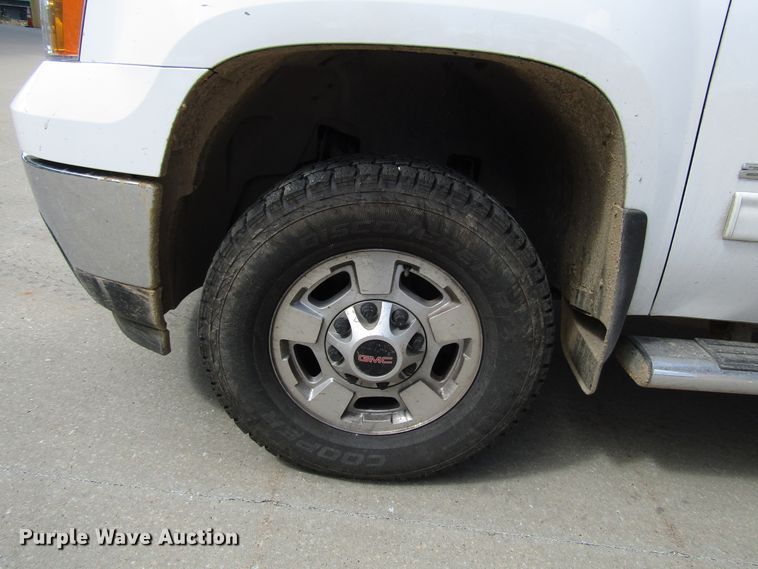 image for item DG1304 2013 GMC Sierra 2500HD Ext. Cab pickup truck