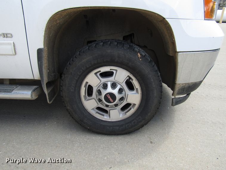 image for item DG1304 2013 GMC Sierra 2500HD Ext. Cab pickup truck