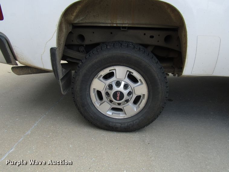 image for item DG1304 2013 GMC Sierra 2500HD Ext. Cab pickup truck