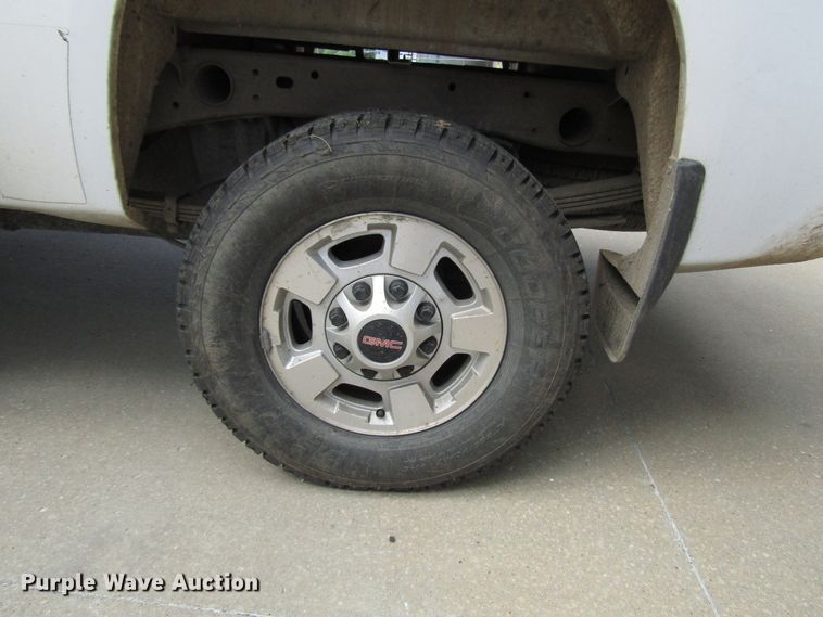 image for item DG1304 2013 GMC Sierra 2500HD Ext. Cab pickup truck