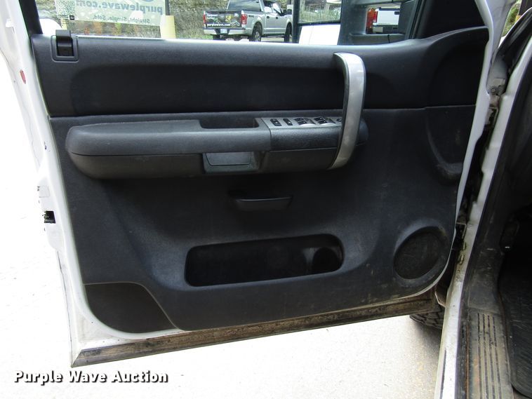 image for item DG1305 2008 Chevrolet Silverado 3500HD Ext. Cab pickup truck