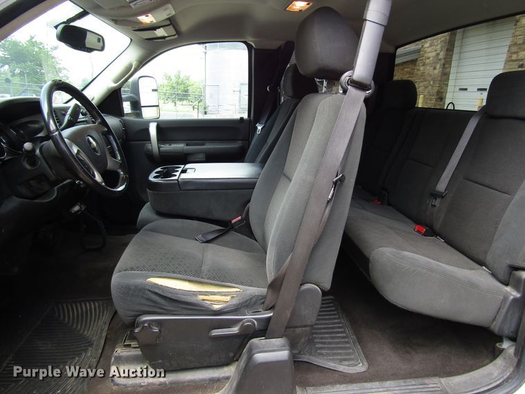 image for item DG1305 2008 Chevrolet Silverado 3500HD Ext. Cab pickup truck
