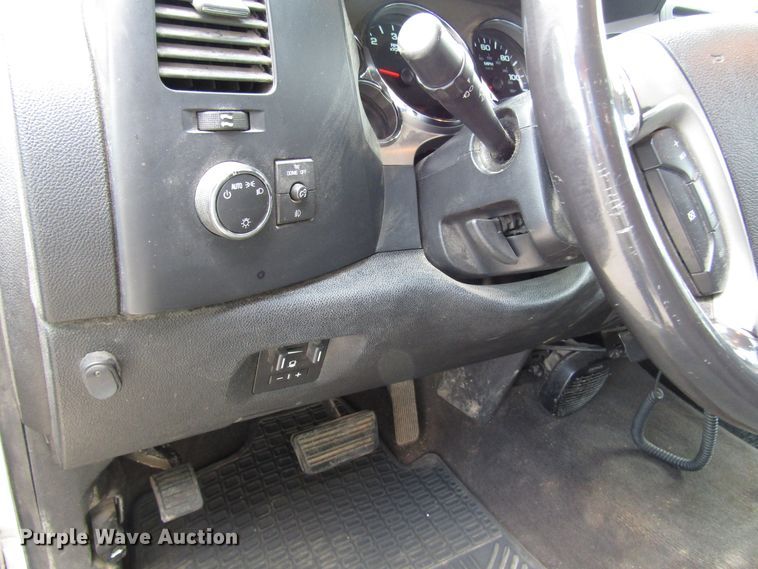 image for item DG1305 2008 Chevrolet Silverado 3500HD Ext. Cab pickup truck