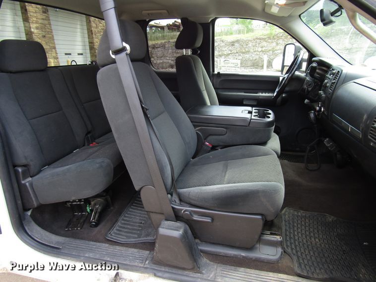 image for item DG1305 2008 Chevrolet Silverado 3500HD Ext. Cab pickup truck