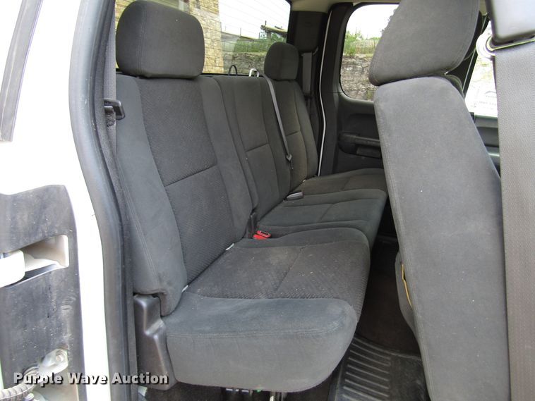 image for item DG1305 2008 Chevrolet Silverado 3500HD Ext. Cab pickup truck