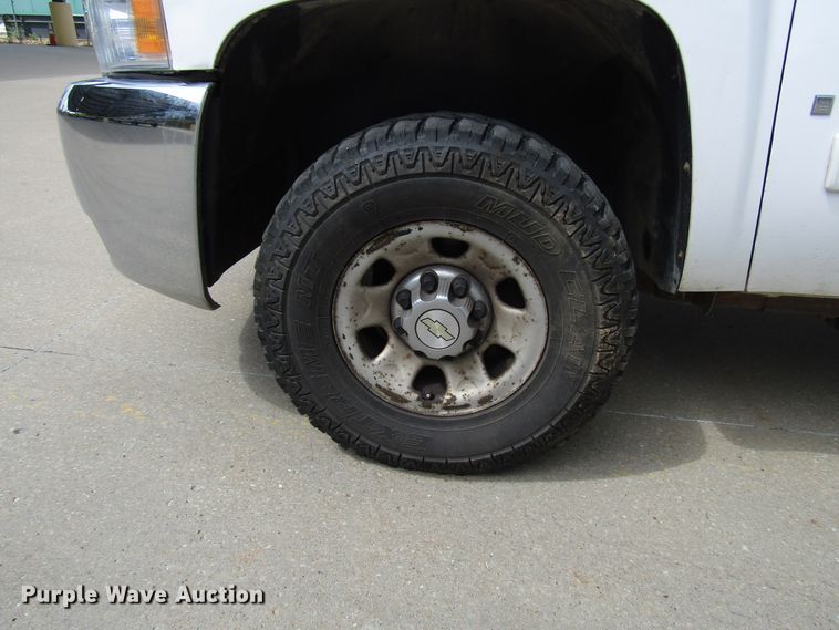 image for item DG1305 2008 Chevrolet Silverado 3500HD Ext. Cab pickup truck