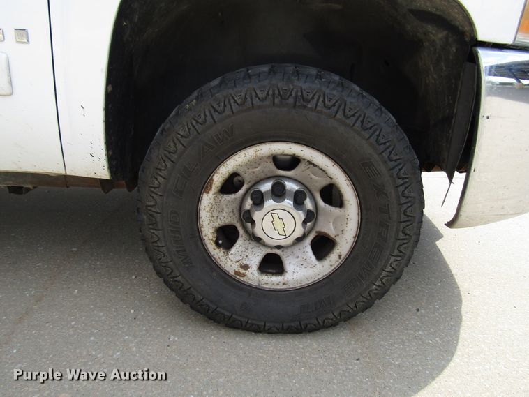 image for item DG1305 2008 Chevrolet Silverado 3500HD Ext. Cab pickup truck