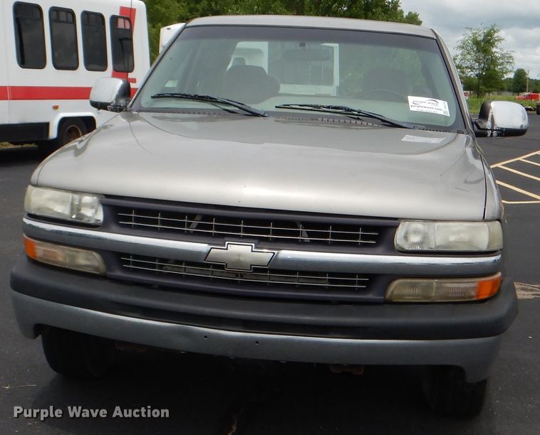 image for item DG4772 2000 Chevrolet Silverado 1500 Ext. Cab pickup truck