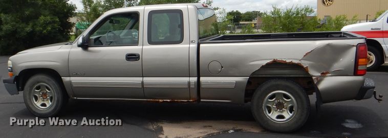 image for item DG4772 2000 Chevrolet Silverado 1500 Ext. Cab pickup truck