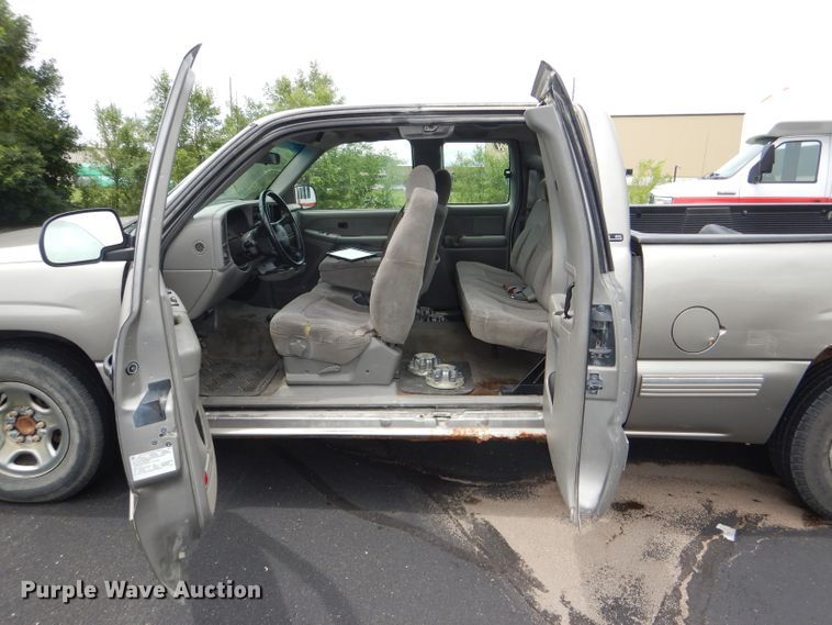 image for item DG4772 2000 Chevrolet Silverado 1500 Ext. Cab pickup truck