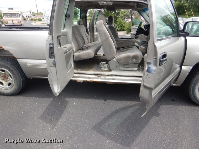 image for item DG4772 2000 Chevrolet Silverado 1500 Ext. Cab pickup truck