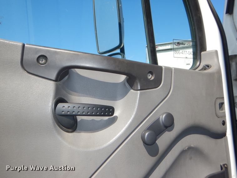 image for item DG4779 2006 Freightliner Business Class M2 box truck