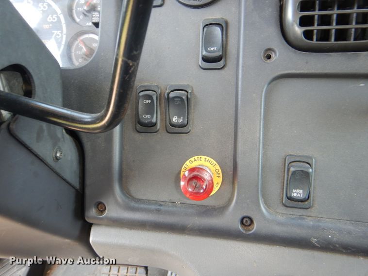 image for item DG4779 2006 Freightliner Business Class M2 box truck