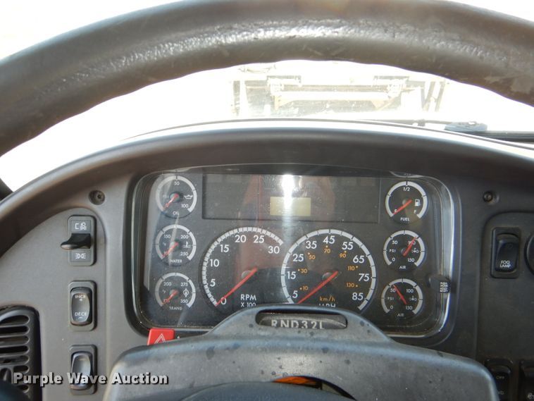 image for item DG4779 2006 Freightliner Business Class M2 box truck