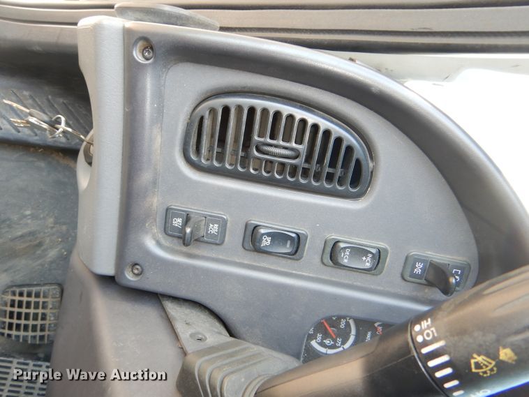 image for item DG4779 2006 Freightliner Business Class M2 box truck