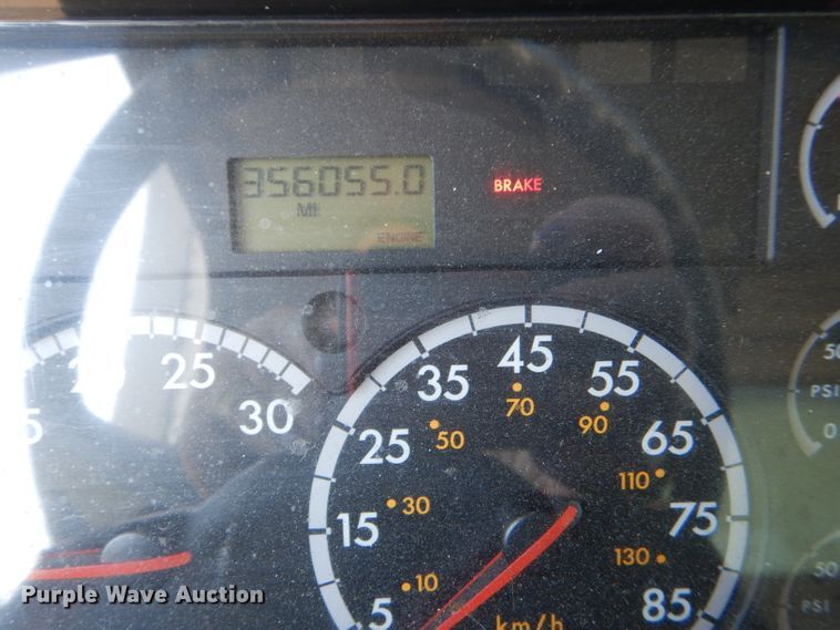 image for item DG4779 2006 Freightliner Business Class M2 box truck