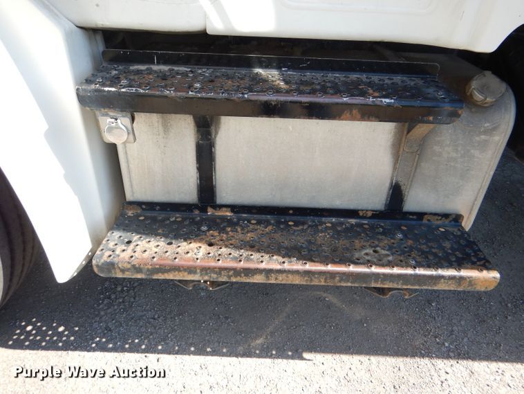 image for item DG4779 2006 Freightliner Business Class M2 box truck