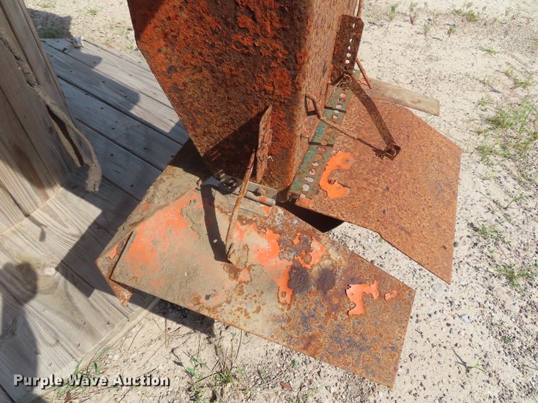 image for item DH0250 Henderson 8XMILD spreader