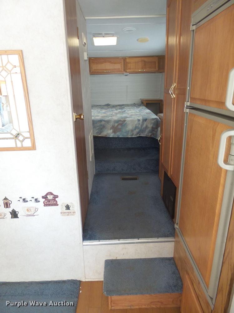 image for item DX9188 2003 Gulfstream Innsbruck camper